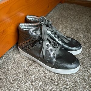 NWOB Kenneth Cole Missy Zip K-Top gunmetal sneaker with studs and zipper detail